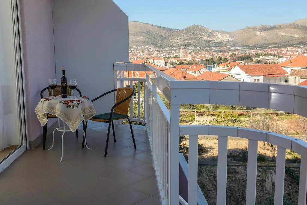 Apartments Mijo Trogir 0*,