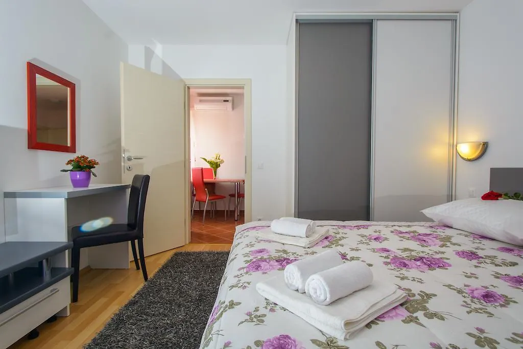 Apartments Mijo Trogir