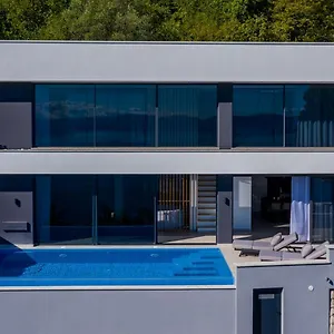 Sky Pool Medveja