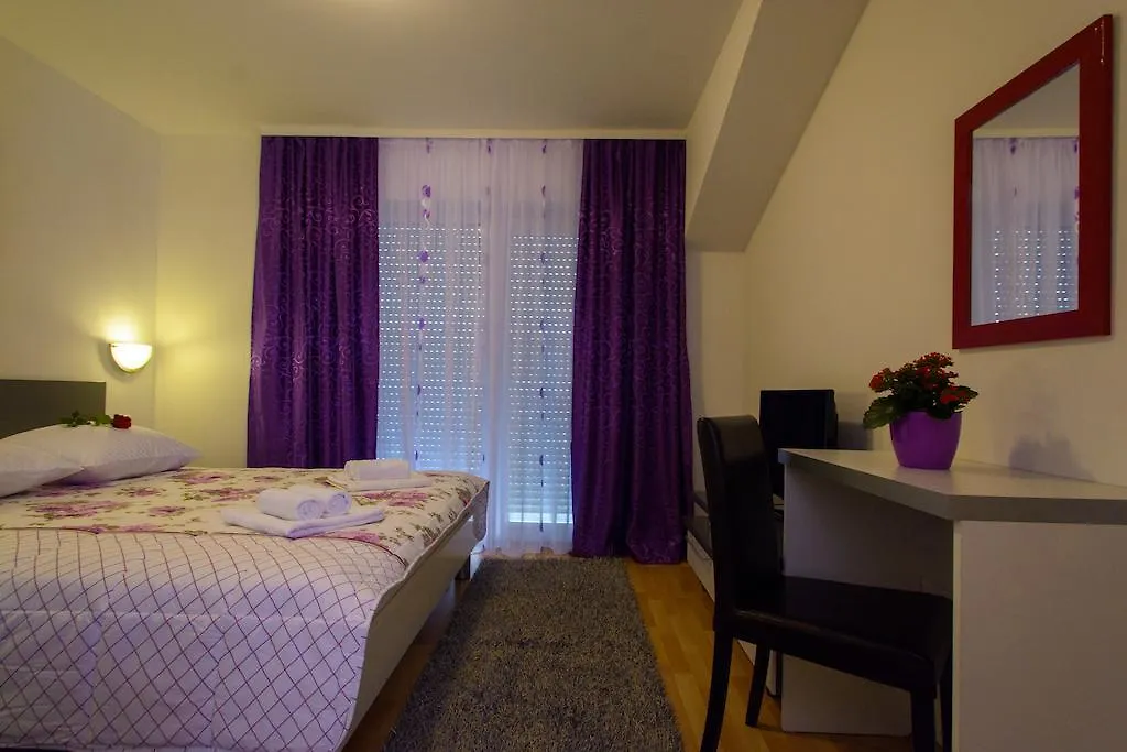 Apartments Mijo Trogir 0*,