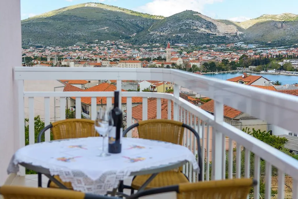 Apartments Mijo Trogir 0*,