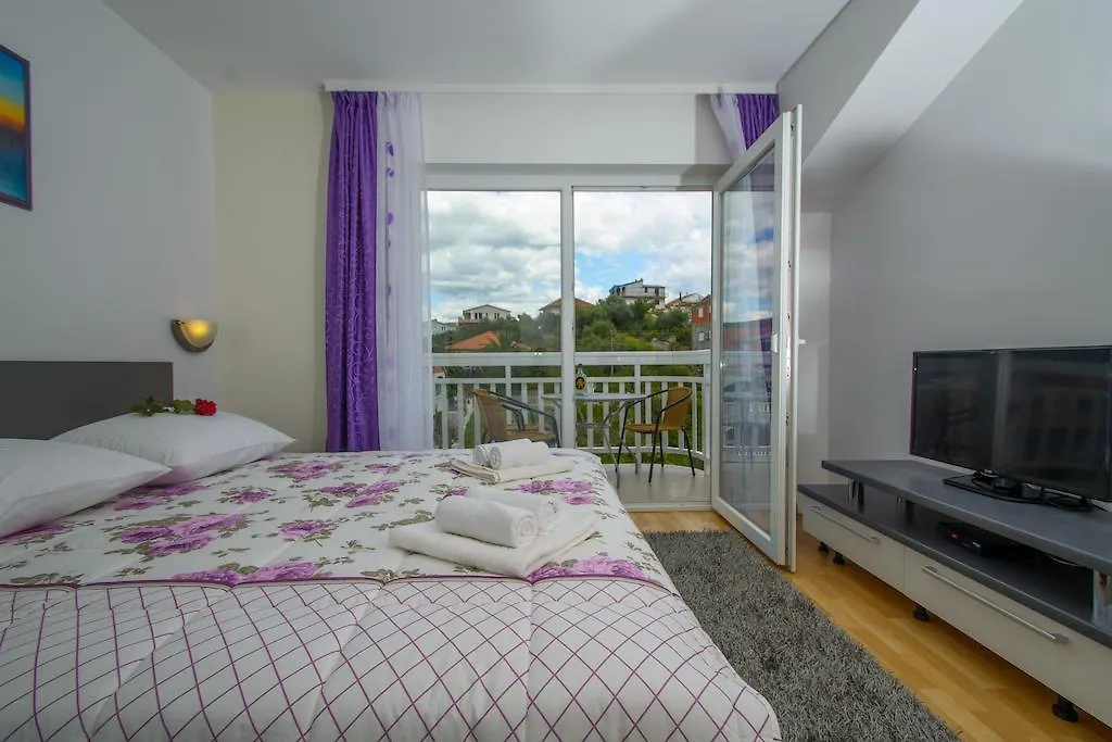 Apartments Mijo Trogir